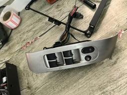 議價出售07年沃爾沃S40機艙保險盒配電盒總成8688040原裝拆車，成色如圖，卡扣都完好，原車已測試好使，質保一個月 歷史價格詳細信息