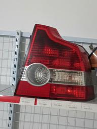 議價出售07年沃爾沃S40機艙保險盒配電盒總成8688040原裝拆車，成色如圖，卡扣都完好，原車已測試好使，質保一個月 歷史價格詳細信息