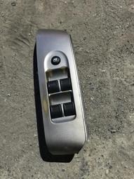 議價出售07年沃爾沃S40機艙保險盒配電盒總成8688040原裝拆車，成色如圖，卡扣都完好，原車已測試好使，質保一個月 歷史價格詳細信息