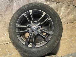 議價出售19寶來高配右大燈，原廠拆車件，圖2水晶邊缺點點，圖3下腳裂點點，其他好的，功能正常，便宜處理，標價包郵 歷史價格詳細信息