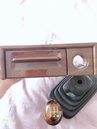 議價出售全新 普桑桑旅改裝 捷達老款扣手拉手 改裝換新 扣手 標價： 一套4個價  桃木顏色框 非偏遠地區包郵 需要直 歷史價格詳細信息