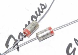 1個 SPRAGUE 150D 33uF 10V 5% MIL 臥式軍規鉭質電容 歷史價格詳細信息