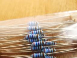 [中谷屋CG18A] 12.1R 1% 1W SPRAGUE老庫存電阻尺寸及瓦數同RN25X 非掏寶貨(0-99R) 歷史價格詳細信息