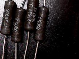 [中谷屋ND44L] 330R 1% 1W&nbsp;RN65D3300F DALE軍規電阻 非掏寶貨(99R-990R) 歷史價格詳細信息