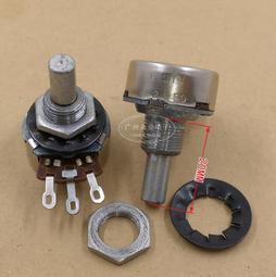 進口西班牙佛朗明哥flamenco 專用長柄小型雕花舞扇，半徑約23公分。郵資1支如標價，多支另議。 歷史價格詳細信息