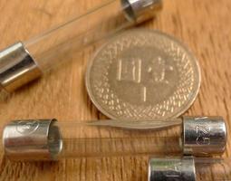 (中谷屋) KI27C-CCM50V332 0.0033uF 50V  X7R 積層電容 獨石電容 立式陶瓷電容 歷史價格詳細信息