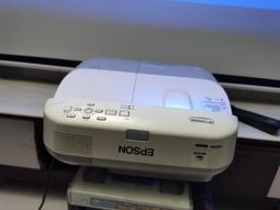 愛普生EB－X8投影機，六新左右；稍微暗 歷史價格詳細信息