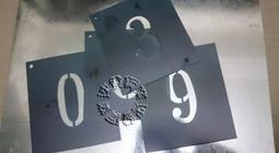 速發~切割訂製阿拉伯數字英文字國字圖案~耐候性鋼板~鍍鋅板不鏽鋼不銹鋼板 藝術招牌門牌~標示牌~耐蝕板~生鏽板~ 歷史價格詳細信息