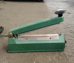 手壓式封口器 迷你充電封口機 塑封神器 迷你封口機 小封口機 廚房封口機 小型家用包裝機 掛耳咖啡夾 便攜茶葉產品袋 歷史價格詳細信息