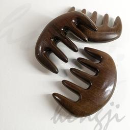 天然黑金檀 堅硬細密 經久耐用 精緻雙面雕刻 原木梳 按摩寬齒梳  隨身攜帶 自用送禮皆適宜 歷史價格詳細信息