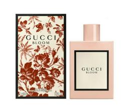 GUCCI 新品，氣質學院菱格針織背心馬甲 背心，無邊序曲系列的設計中融入了豐富多樣的針織手法，宛若萬花筒般瑰麗多姿，男女同款 歷史價格詳細信息
