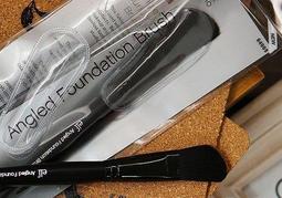 【愛來客 】 Youtube達人推薦美國平價品牌ELF眼影化妝刷 EyeShadow C brush 抗菌 歷史價格詳細信息