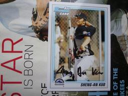 2010 Bowman #BCP80 中華職棒 桃猿隊 新秀2壘手 Yen-Wen Kuo 郭嚴文 RC 新人卡 第一張大聯盟鐵面新人卡 歷史價格詳細信息
