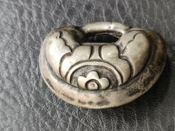 老銀鎖，百歲鎖，左右長3厘，重3.5克，包漿自然，包老 古玩 老物件 舊藏 -3657 歷史價格詳細信息