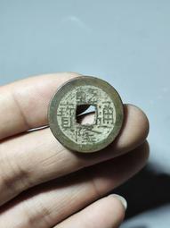 乾隆通寶寶陜局圓點通大滿文。這個版別不太多，大多品相不太好，31727 歷史價格詳細信息