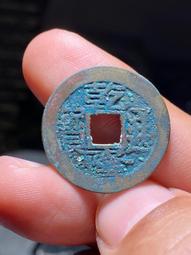 乾隆通寶寶陜局圓點通大滿文。這個版別不太多，大多品相不太好，31727 歷史價格詳細信息