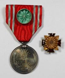 AB075 明治二十一年21年 赤十字社員章 盒裝徽章 銀章 價格比較,價格查詢,歷史價格詳細信息