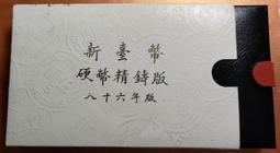 生肖牛 幹支丑牛風水擺件 萬珠堂陶瓷黑牛置物擺件，黑釉非常少見，造型遒勁有力，扭轉乾坤，有暗刻底款在銘，全品帶原木盒陶歷，滿尺寸長約15公分 歷史價格詳細信息