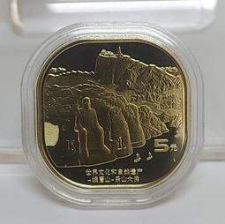 2022年世界杯足球紀念銀章 獨特3D下凹弧形設計 中國錢幣發行 歷史價格詳細信息