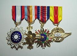 勳章10-- 瑞寶雙光銀章 歷史價格詳細信息