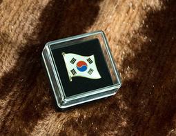韓國 KOREA 國旗別針,國旗胸針,韓國 KOREA 國旗徽章,作工精美,送禮收藏,把玩欣賞,皆適宜! 歷史價格詳細信息