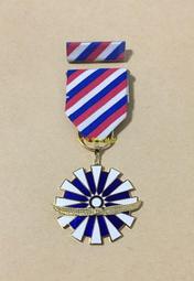 寇子精選：空軍懋績甲種二等獎章0300號（附空軍獎章絨布套） 歷史價格詳細信息