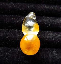 天然黃兔毛順發手鐲 晶體清透 有碎冰冰棉裂 有一處小礦坑 歷史價格詳細信息