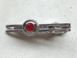 懷舊~~~高雄左營春秋閣紀念章---紀念章.....*a67 歷史價格詳細信息