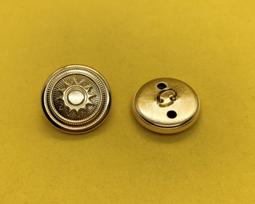 國徽。中華民國國徽。金色款。直徑2.5公分 歷史價格詳細信息