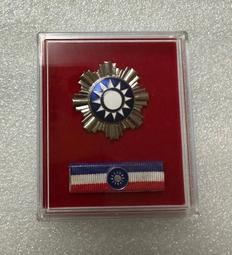 可欣台灣精品：中國國民黨黨旗徽章（約1.5*1.2公分/胸章/有金色銀色） 歷史價格詳細信息