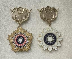 可欣台灣精品：特制陸軍空軍金色帽徽付金色真琺琅黨徽帽徽一組（真琺琅黨徽白日上有斑點介意的請勿購買/不影響使用） 歷史價格詳細信息