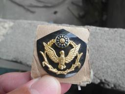 早期----警政署長訪問美國所致贈之警察紀念牌-----33x23.5公分--全木頭雕刻--手槍造型 歷史價格詳細信息