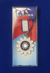 可欣台灣精品：特製青天白日勳章黑色棒球帽（帽徽為金銀色金屬線繡製/單一尺寸可調式/便帽/遮陽帽/慈湖精品帽） 歷史價格詳細信息