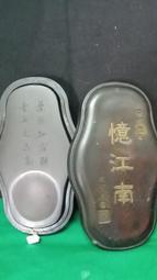 端硯北嶺「綠端」硯，近六吋梨形平板硯，帶有金皮品相，層理密緻，絹雲母含量極高，鋒鋩細膩，發墨如油，媲美歙硯，賞心悅目！ 歷史價格詳細信息
