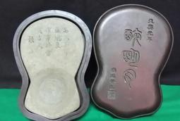 端硯北嶺「綠端」硯，近六吋梨形平板硯，帶有金皮品相，層理密緻，絹雲母含量極高，鋒鋩細膩，發墨如油，媲美歙硯，賞心悅目！ 歷史價格詳細信息