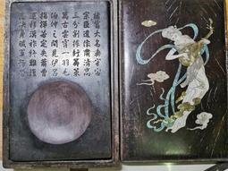 端硯北嶺「綠端」硯，近六吋梨形平板硯，帶有金皮品相，層理密緻，絹雲母含量極高，鋒鋩細膩，發墨如油，媲美歙硯，賞心悅目！ 歷史價格詳細信息
