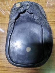 端硯北嶺「綠端」硯，近六吋梨形平板硯，帶有金皮品相，層理密緻，絹雲母含量極高，鋒鋩細膩，發墨如油，媲美歙硯，賞心悅目！ 歷史價格詳細信息