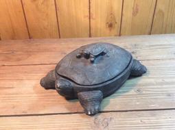 乙酉年1945年的張大千花鳥畫     張大千從敦煌回到中國，1945年雖然中日八年抗戰結束，然而緊接的國共內戰爆發以及1949年的國民黨政府遷台。 歷史價格詳細信息