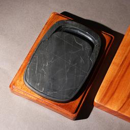 天然真老龜殼．玳．瑁．手鐲手環=和闐羊脂白玉老坑玻璃種墨翠木拿種拉利瑪貓眼石台灣藍寶石母綠紅寶石黃寶石天鐵隕石銅鈦晶丹泉石碧璽 歷史價格詳細信息