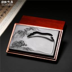 精品歙硯 江南水鄉 老坑玉帶方行硯臺原石實用收藏送禮龍尾硯品名：江南水鄉 材質：修水光板石 尺寸：17.7*-5994 歷史價格詳細信息
