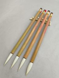 80年代金獸牌3支細光峰純羊毫打包，白鶴落山峰小，手工刻字精美，做工精細。    出峰:3.8cm，口徑:8-988 歷史價格詳細信息