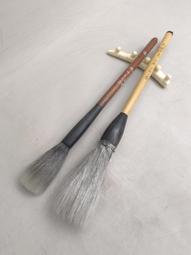 細光峰純羊毫，80年代回流老湖筆，玉蘭，優標樂字牌，手工刻字，刻字精美，牛角斗牛角頂。      出峰:4.-943 歷史價格詳細信息