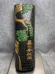 曹素功徽墨～ 創匯時期，精品松煙墨，貢煙《堅如石墨如漆》，凈重174克，品相上佳。配錦盒。 尺寸：15.7×-2807 歷史價格詳細信息