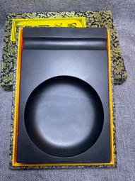 石鼓硯，精品歙硯文房四寶硯臺天然原石【精品歙硯】石鼓硯，硯做石鼓形，器型古樸大氣典雅，線條流暢挺拔，環以石渠-3741 歷史價格詳細信息