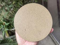 歙硯濟源坑黃魚子蓮花瓣寫經硯 顏色純黃 石質細膩 手工精工雕刻 墨堂墨池深挖 非常實用 規格12*7*2.1-3796 歷史價格詳細信息