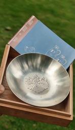 日本錫器，日本錫盒，日本香盒，日本印泥盒。浮雕鏨刻，全品全新，帶款。直徑70，138克。實。-5824 歷史價格詳細信息