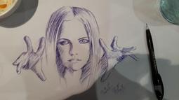 Avril Lavigne 艾薇兒 國王藝術 素描 照片繪製 寫實畫 黑白500$  (圖片為展示品-是非賣品!) 歷史價格詳細信息