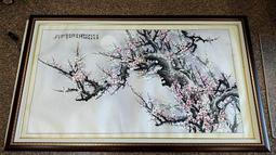 手繪畫作含框含鏡片（紅白梅雙鶴） ，日本畫家“月居偉光”畫心約47cmx26cm,含框約65cmx44cm。 歷史價格詳細信息