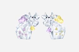 全新品 二隻小熊  一隻是格紋鈕釦小熊 另一隻為純白小熊 脖子都有金色蝴蝶結 可吊在包包上 可愛泰迪熊 婚禮佈置用品 歷史價格詳細信息