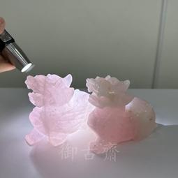 【御寶齋】--｛一夜歡｝--和闐白玉小籽料、雕臥葉上的貛、小巧．．// 特價給第一標 // 歷史價格詳細信息